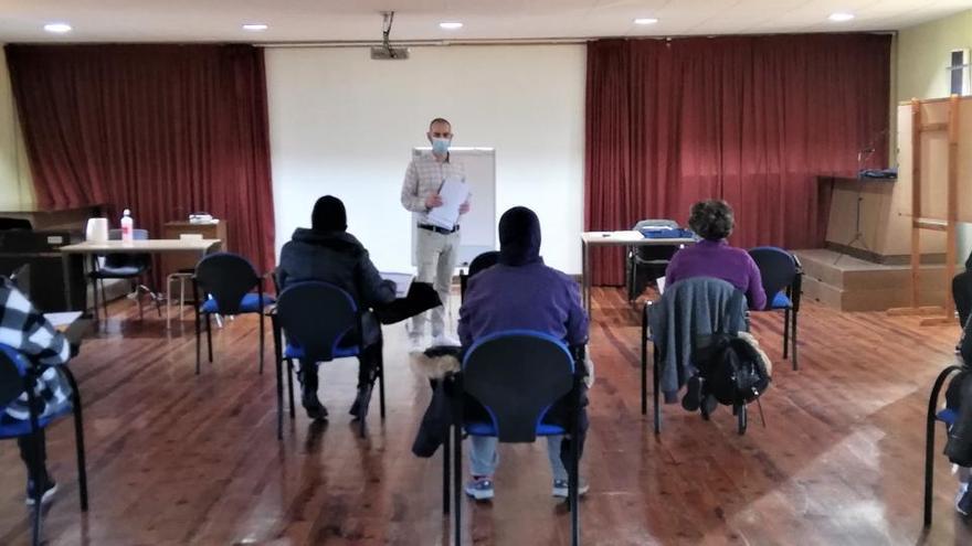 Formació teòrica al curs de neteja d&#039;immobles