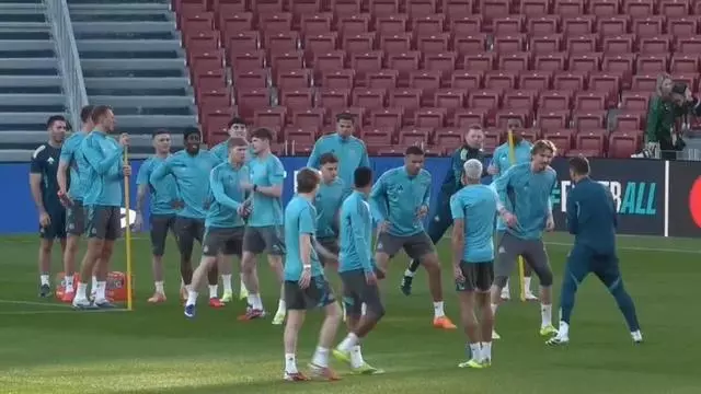 El Newcastle se entrena para preparar el partido frente al Barça