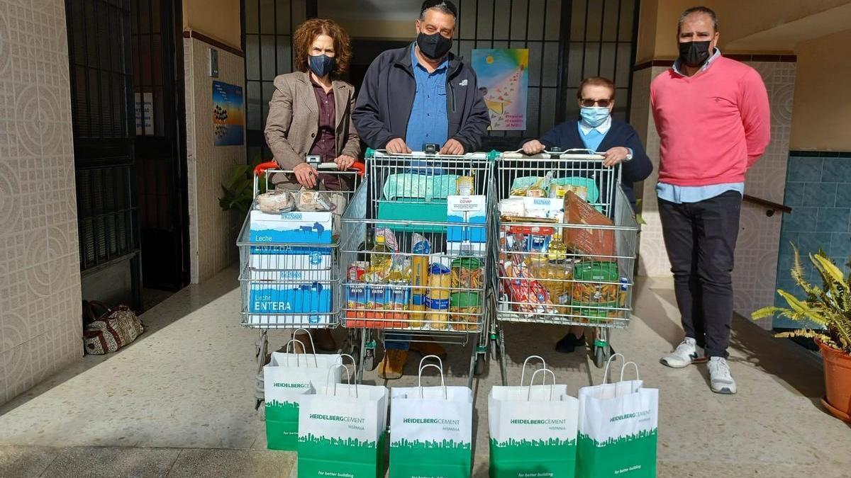 Imagen de la donación de alimentos.