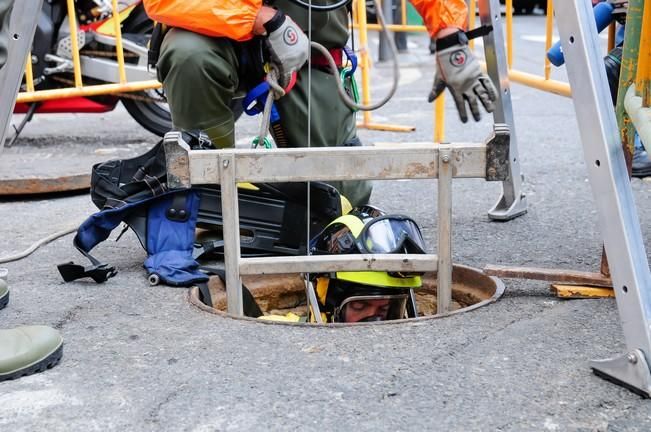 Efectivos de los Bomberos de Las Palmas de Gran ...