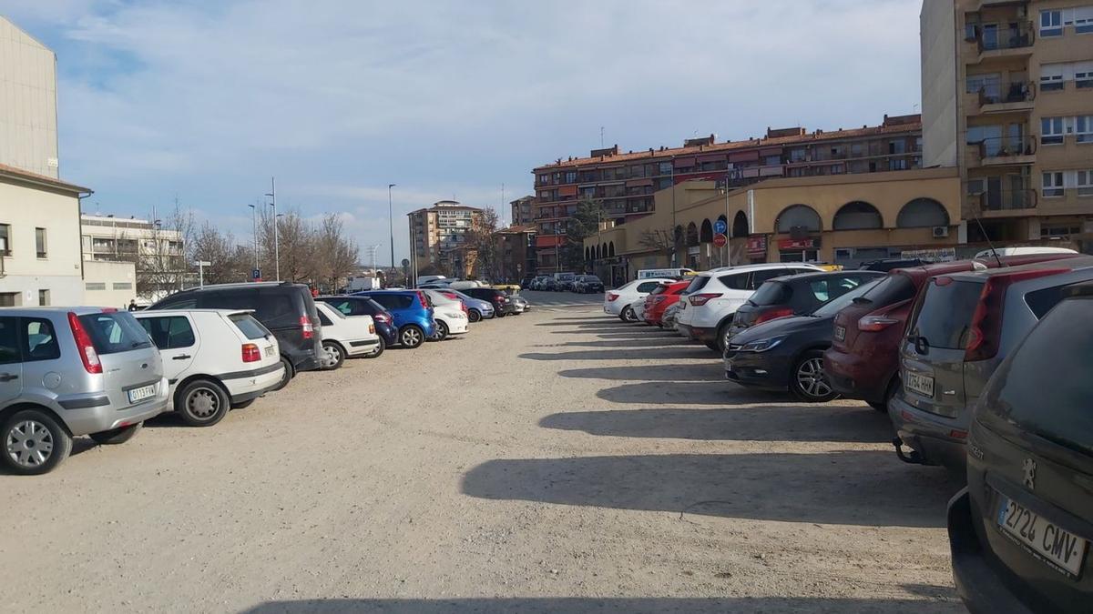 A la zona que s’utilitza per aparcament hi ha capacitat per a unes 150 vehicles | J.M.G.