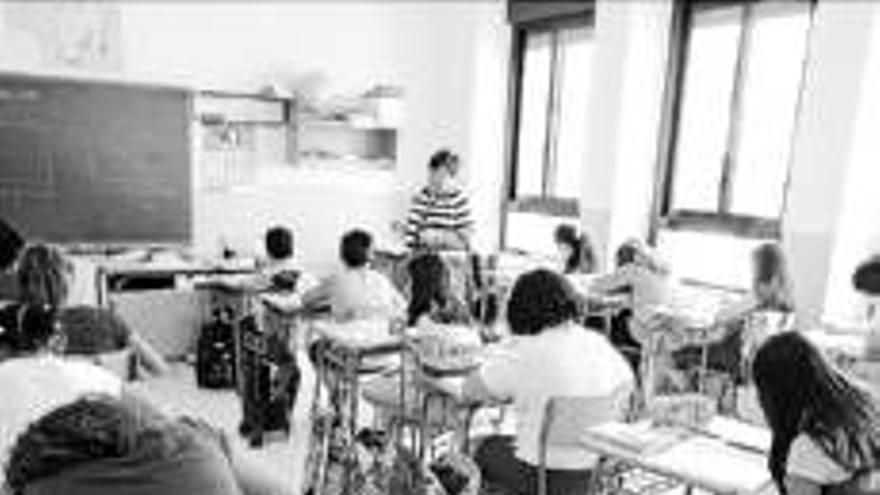 Clases &quot;con normalidad&quot; ante un paro &quot;que llega muy tarde&quot;