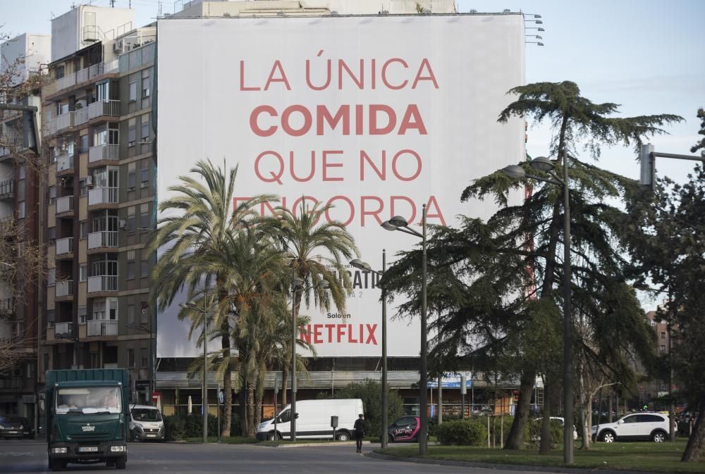 La llamativa publicidad de 'Sex Education' en València