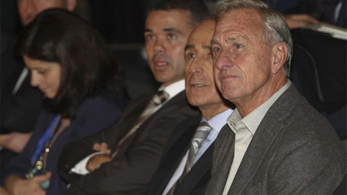 Johan Cruyff prefiere los entrenamientos a puerta abierta