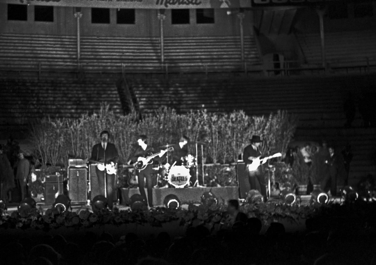 Una de las fotos que Pep Puvill hizo a los Beatles en la Monumental de Barcelona.