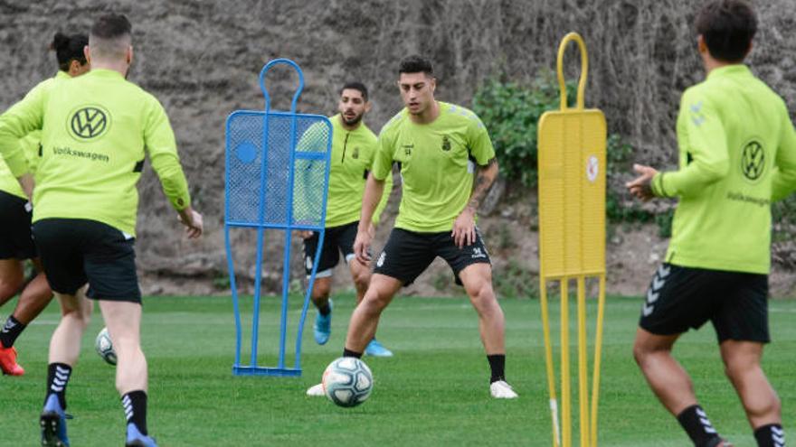 Lemos, en la imagen con Álex Suárez detrás, ayer en Barranco Seco.