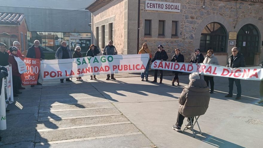 Sayagueses que mantienen la vela encendida por la Sanidad: van 163 concentraciones