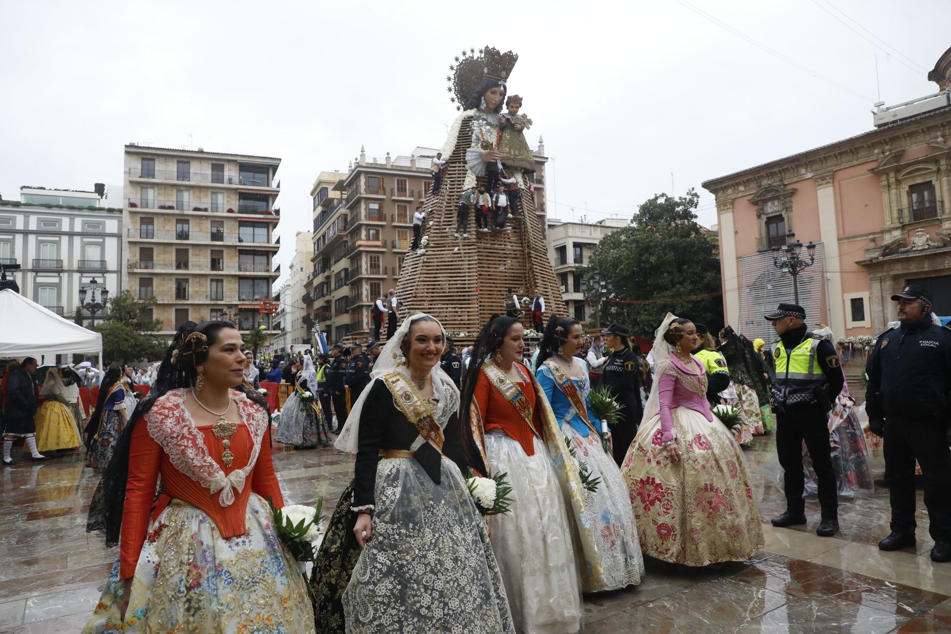 Búscate en el primer día de ofrenda por la calle de Quart (entre las 17:00 a las 18:00 horas)