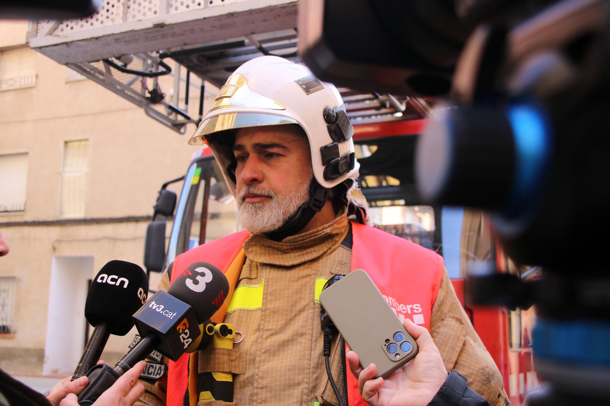 L'incendi en un bloc de pisos de Salt, en imatges