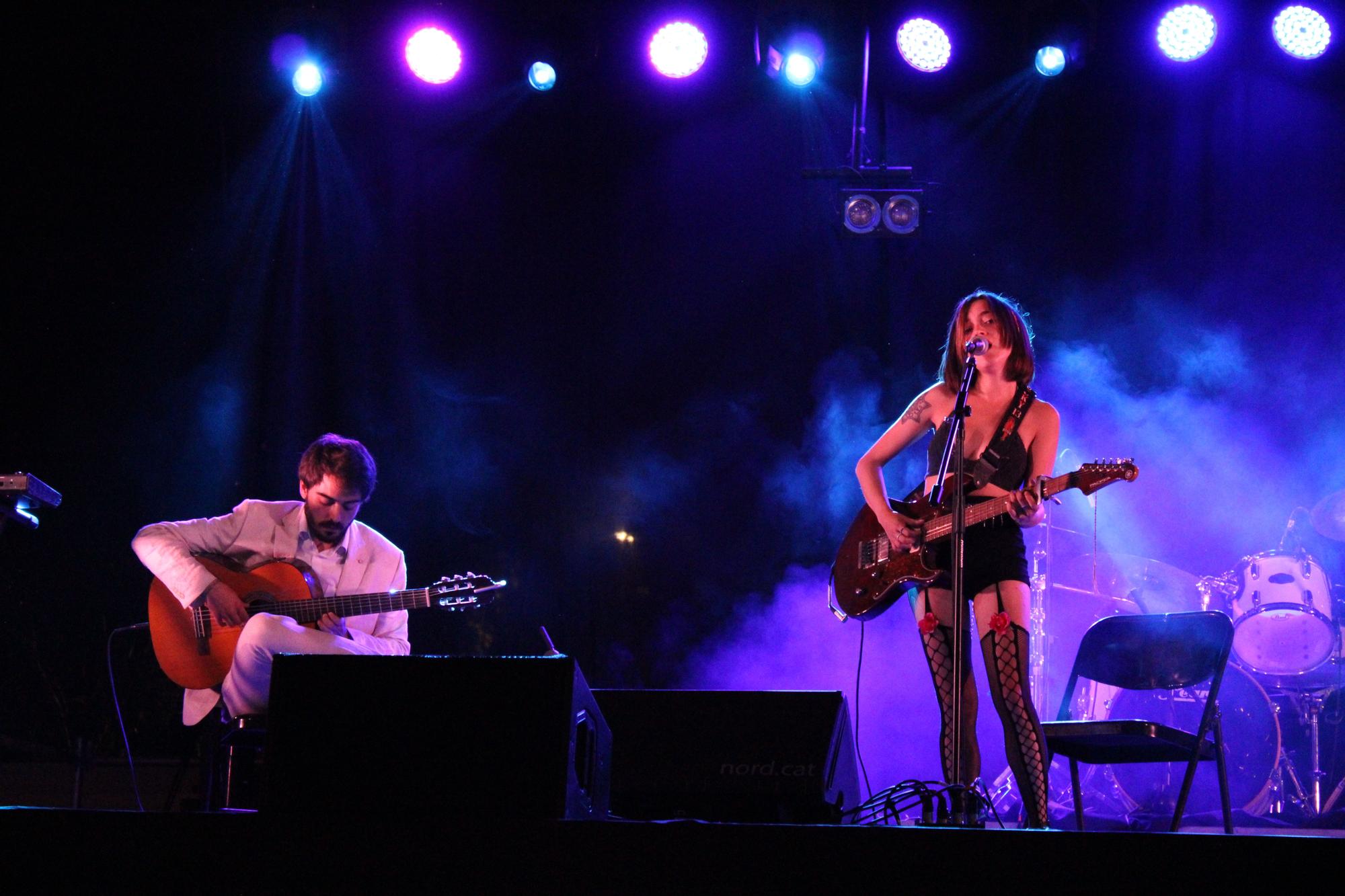 Música a càrrec dels grups «Penélope» i «Minibus» per les Revetlles de Sant Pere