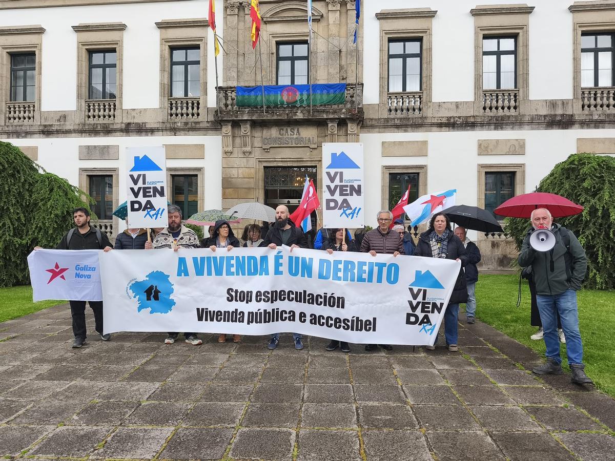 Miembros de Vivenda Xa se concentraron antes de registrar su petición