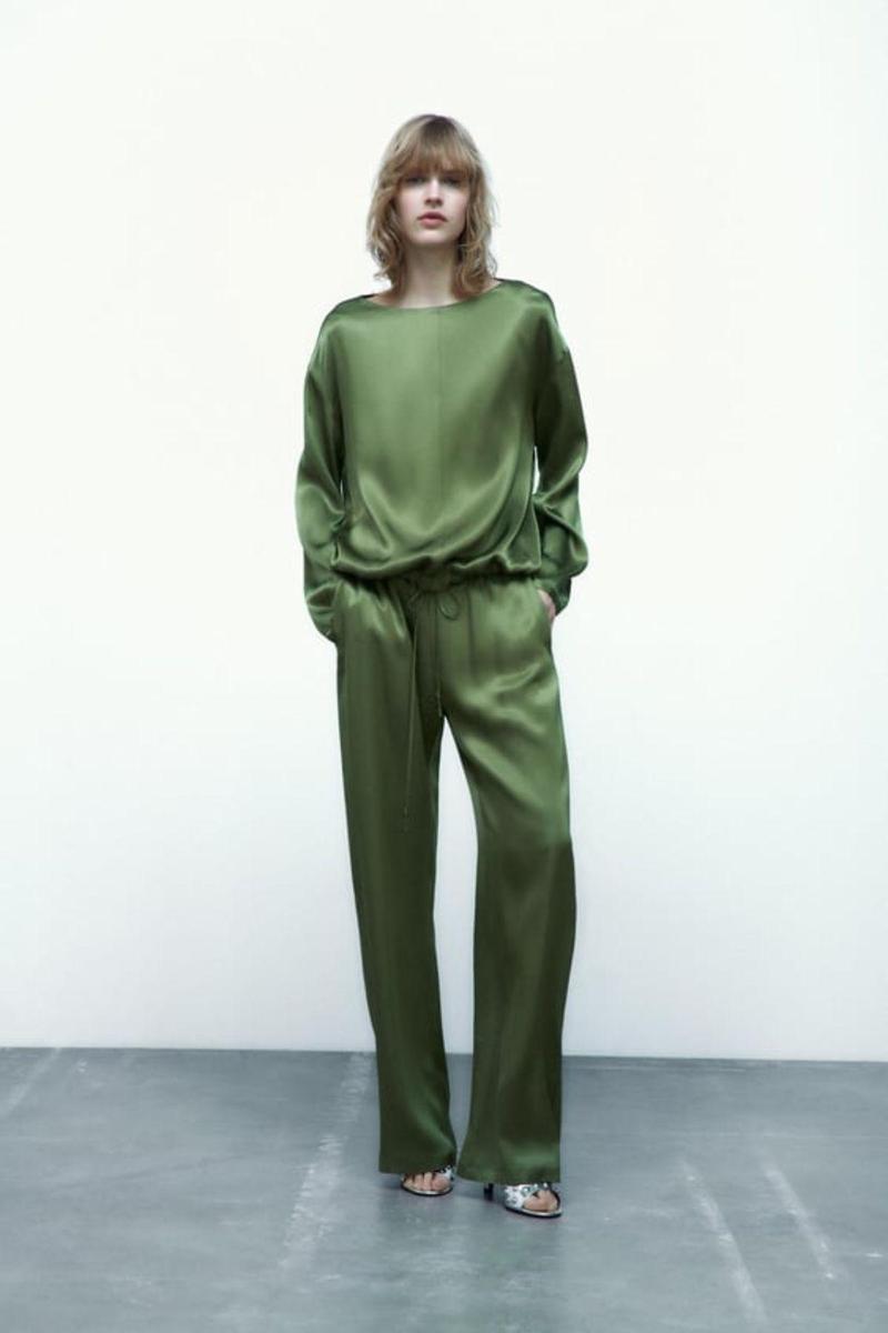 Pantalón verde fluido de Zara