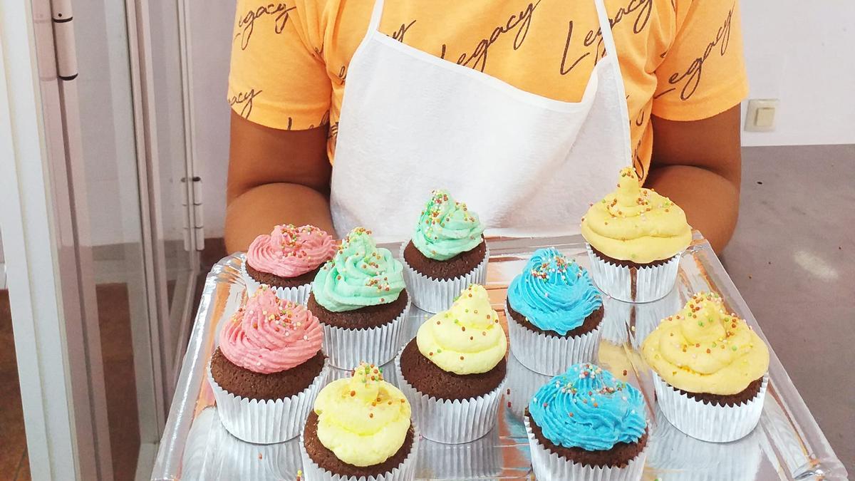 Una muestra de los cupcakes que han elaborado los niños en el taller de Almas Dulces.