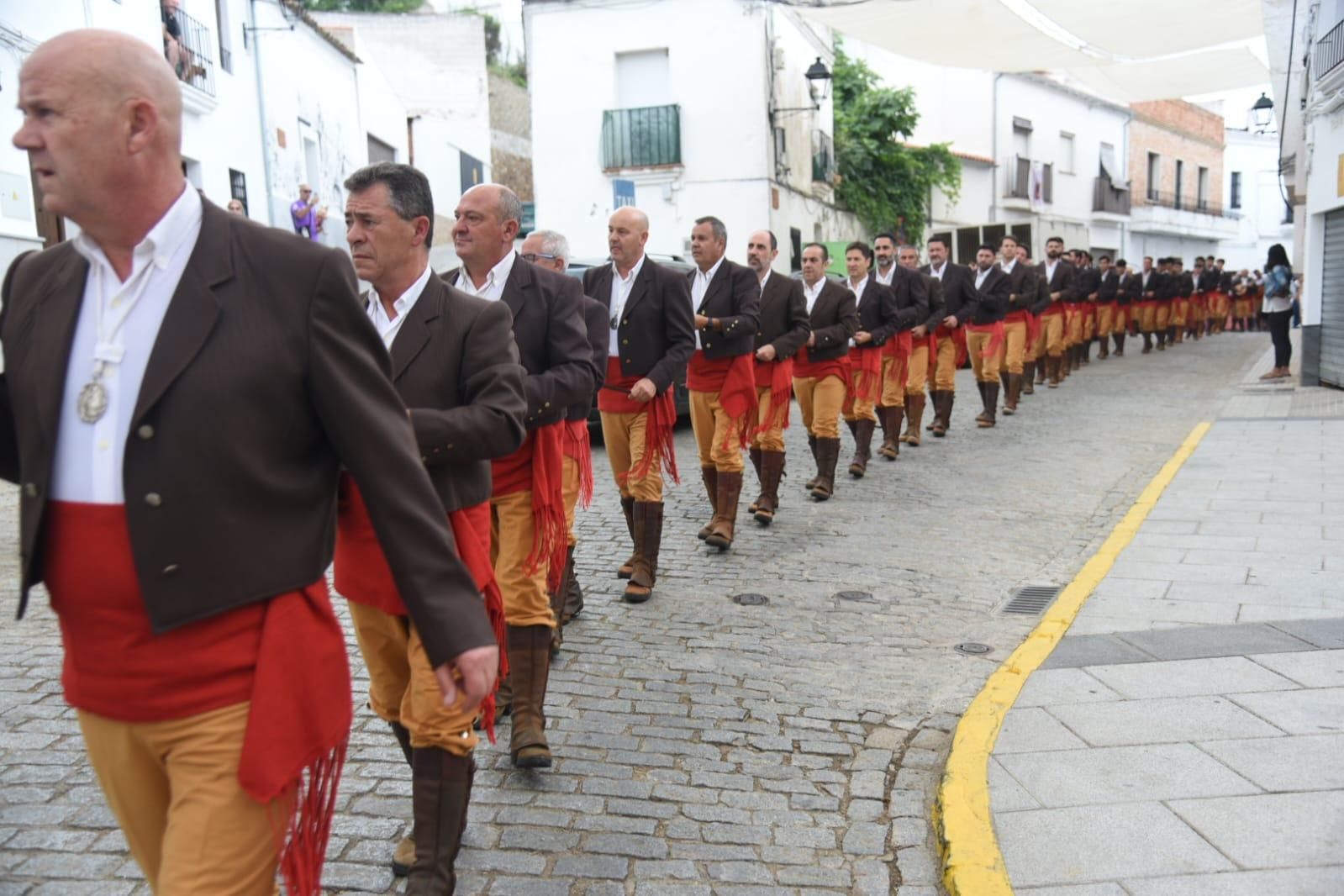 Obejo celebra su tradicional danza de las espadas en honor de San Benito