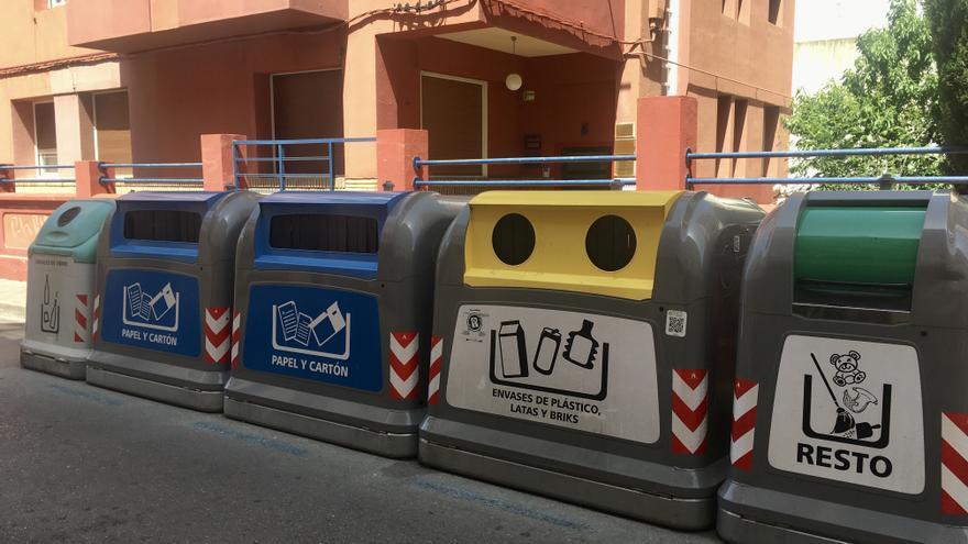 El contenedor AMARILLO: envases de plástico, latas y briks