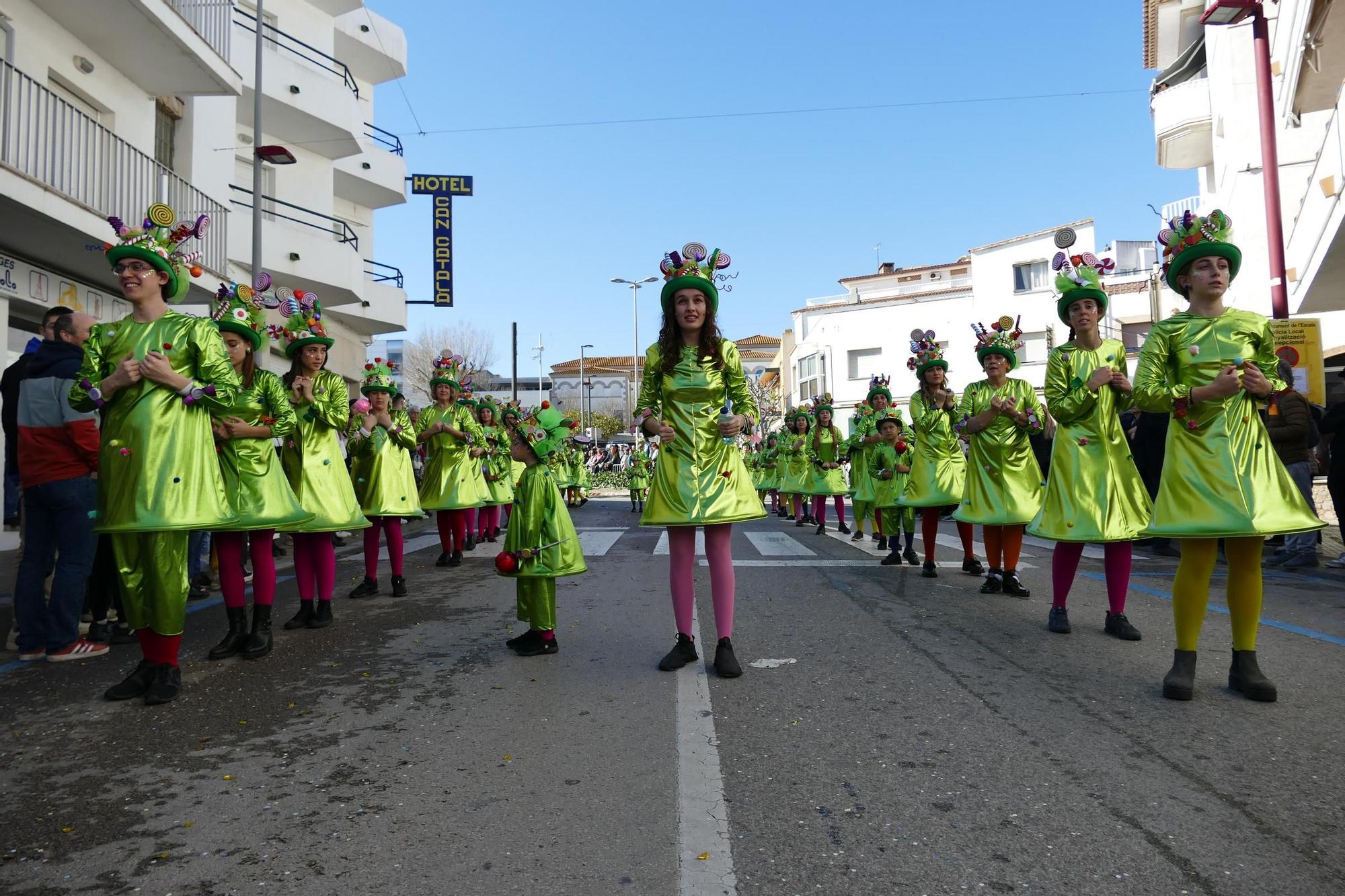 L'Escala s'acoloreix amb la rua de carnaval