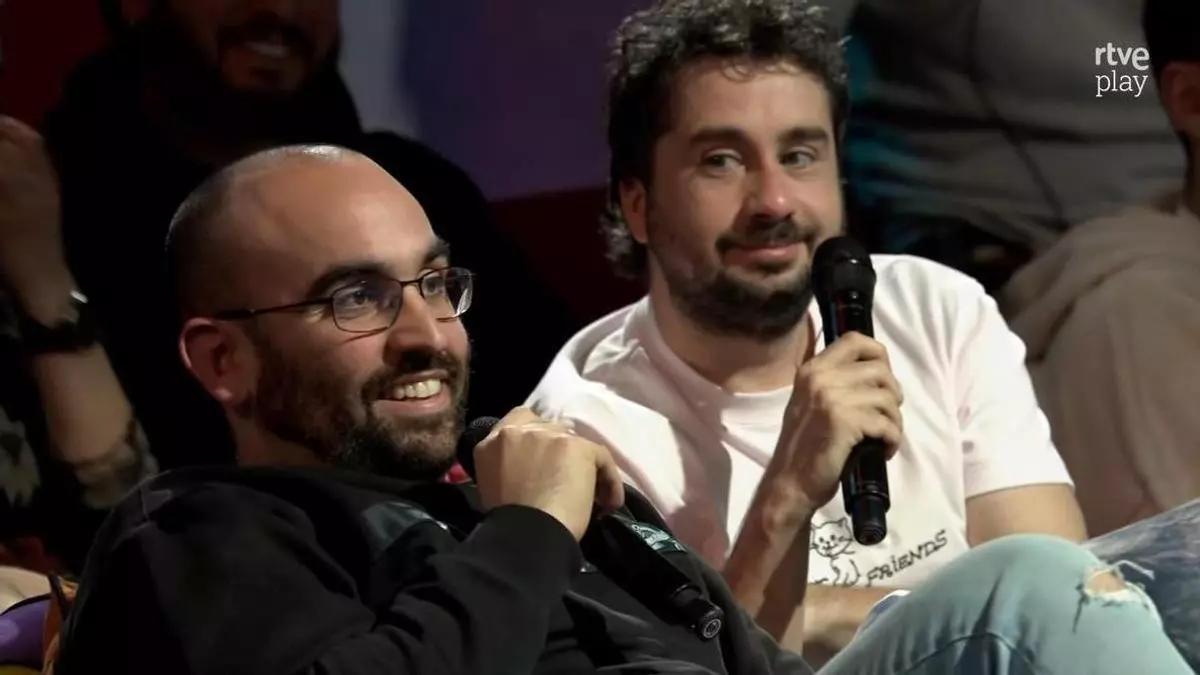 Un profesor de Zaragoza acude a La Revuelta a pedirle un bizum a Broncano y Resines para el viaje de fin de curso: "500 euros"