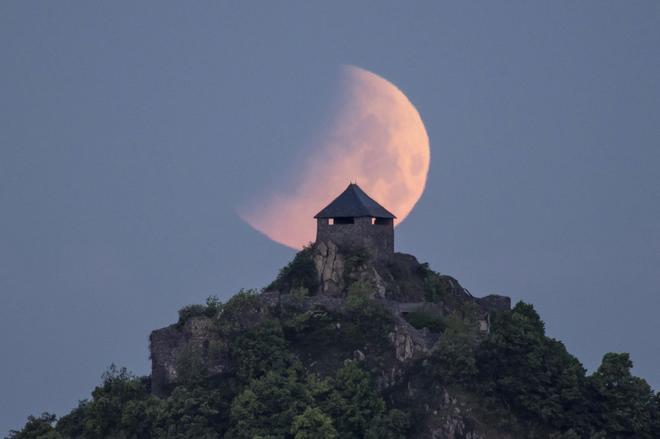 El eclipse lunar desde Hungría.