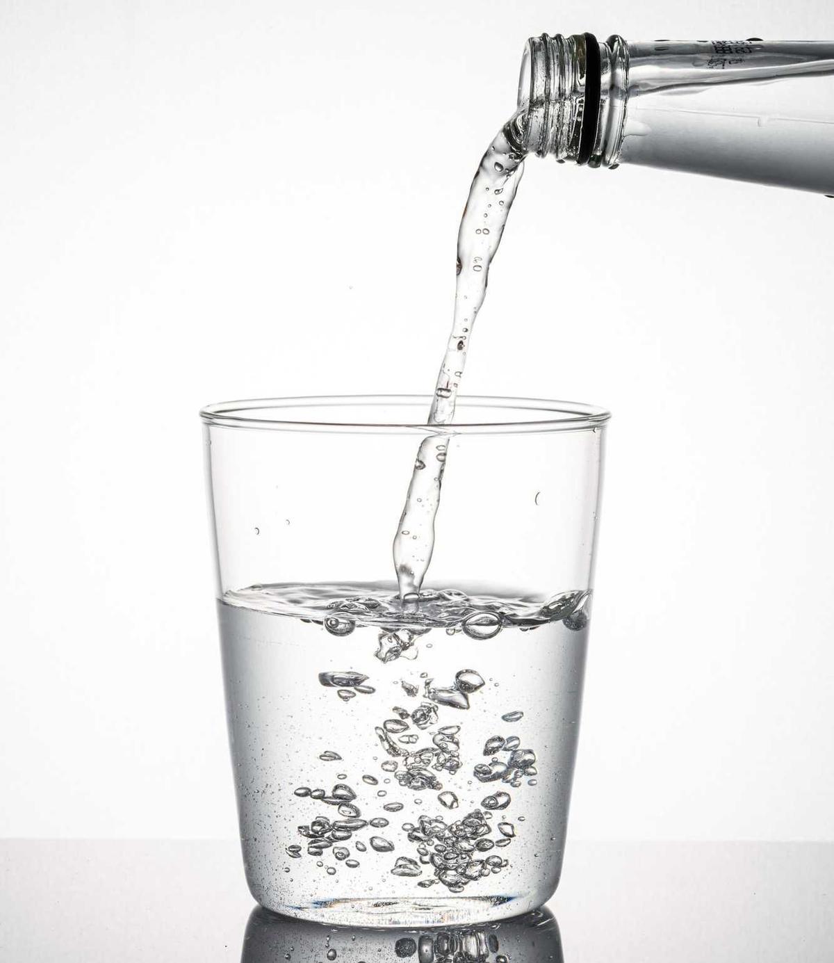 És bona per a la salut l'aigua amb gas? | RAWPIXEL.COM