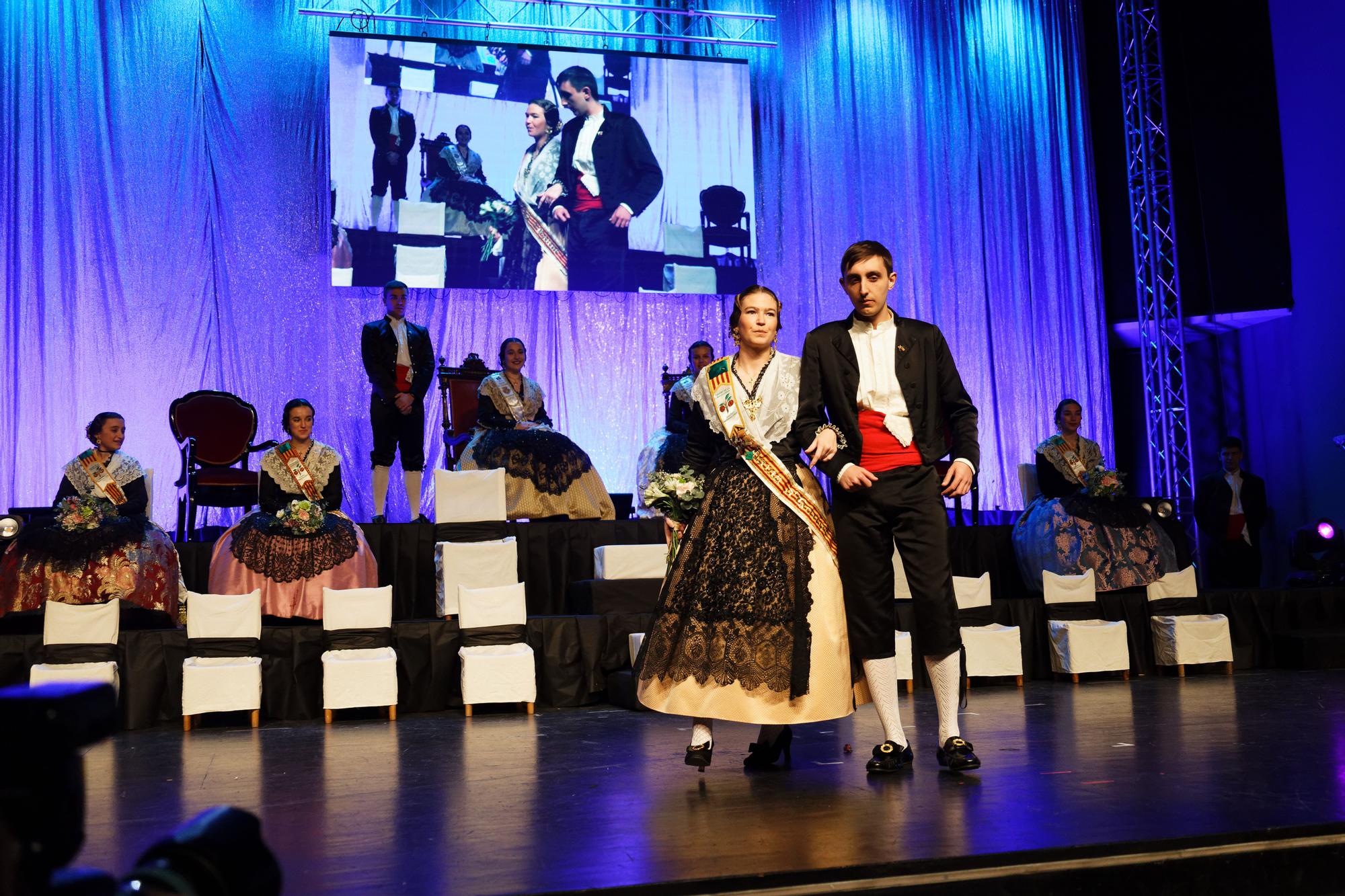 Diana y Lidón suben al trono de Brancal de la Ciutat al son de música y tradición