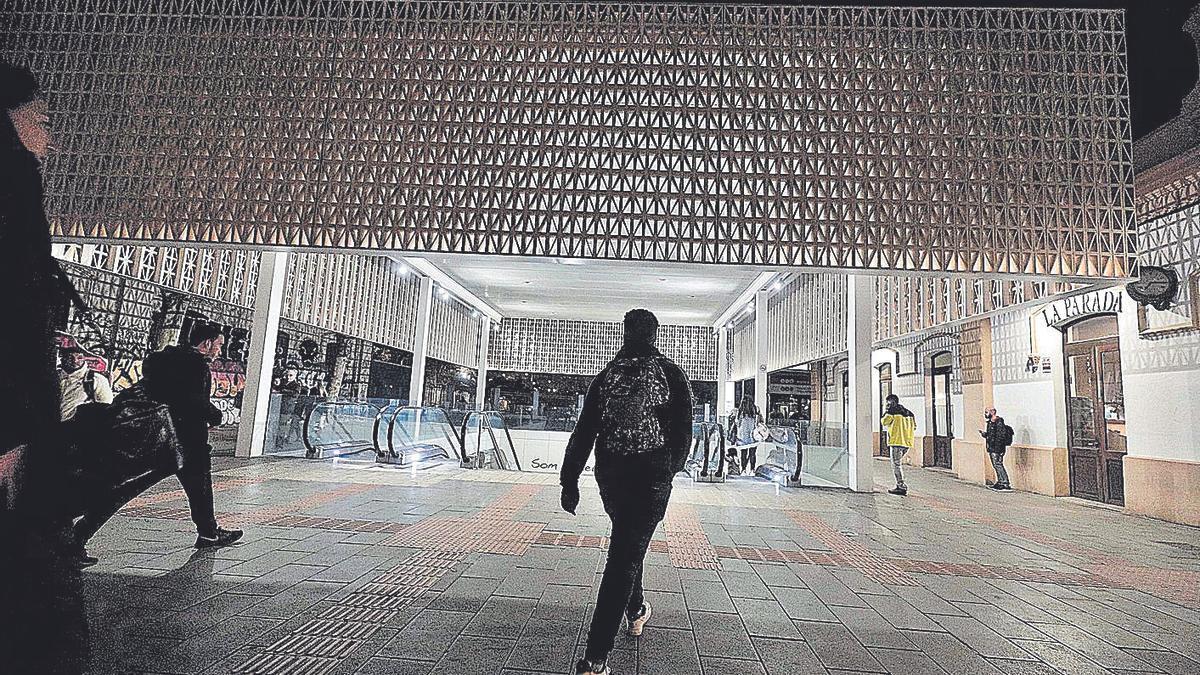 La pelea multitudinaria se produjo junto a la estación Intermodal el sábado por la noche.