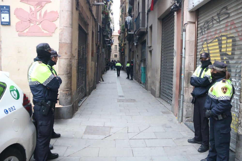 Macrooperatiu policial a Barcelona contra els narcopisos