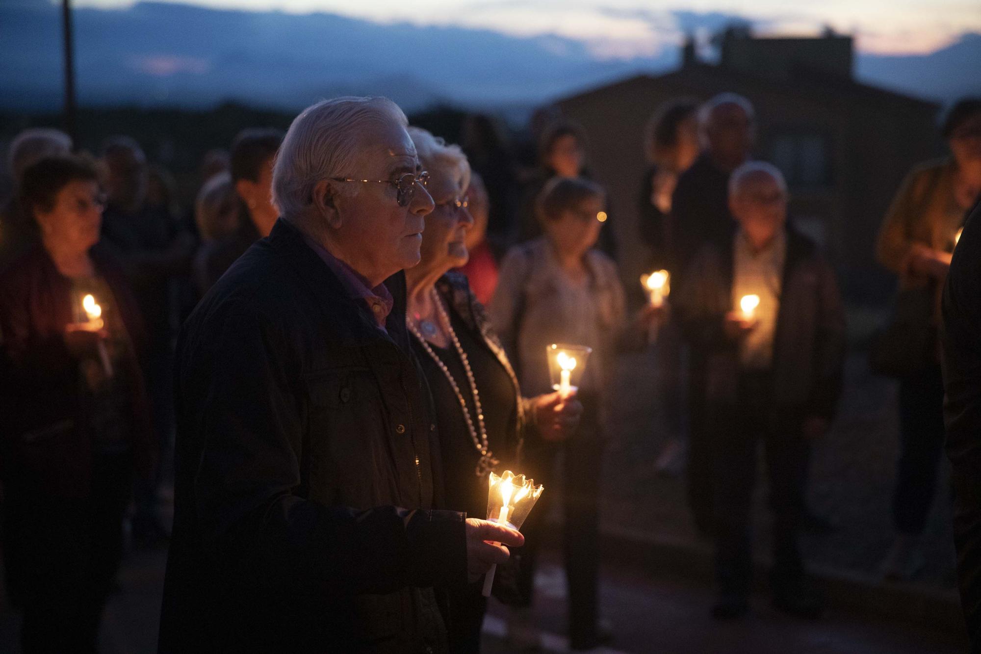 Peralada treu al Sant Crist Negre en processó invocant la pluja