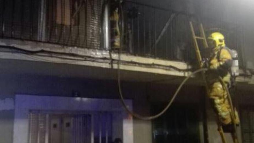 Detenido por incendiar un piso en Son Gotleu con seis personas intoxicadas