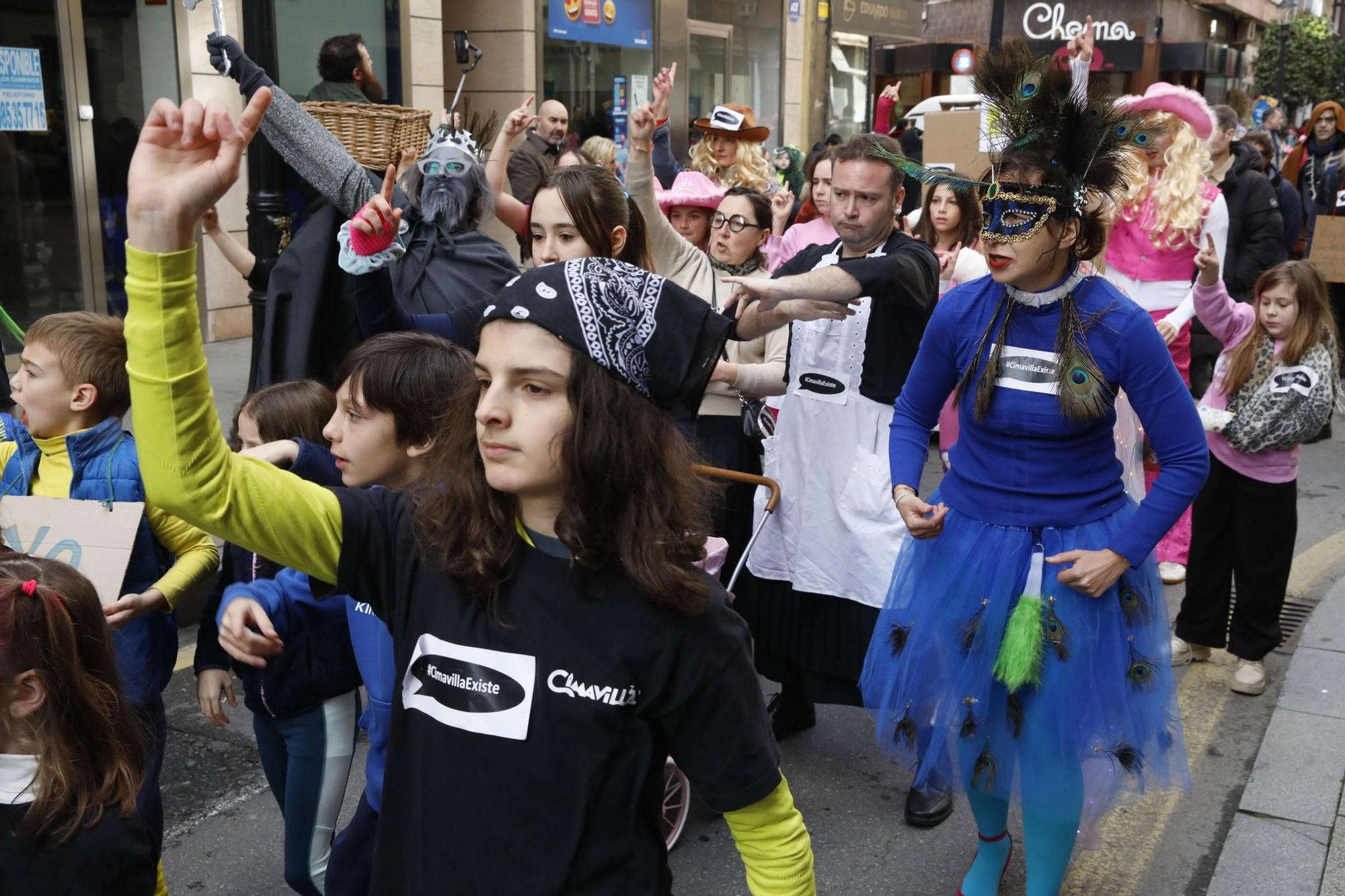 Así han disfrutado pequeños y mayores en el desfile infantil del Antroxu de Gijón (en imágenes)