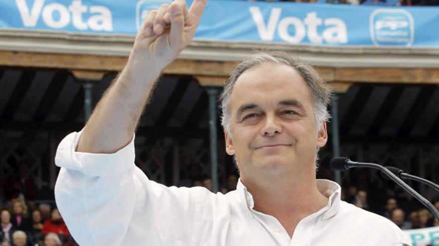 Esteban González Pons en un miting en la plaza de Toros de Valencia