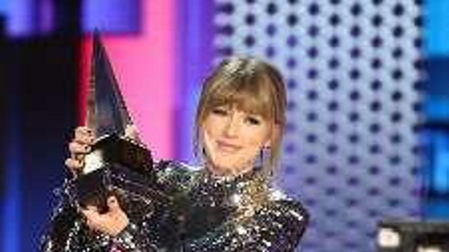 Taylor Swift, reina de los AMA