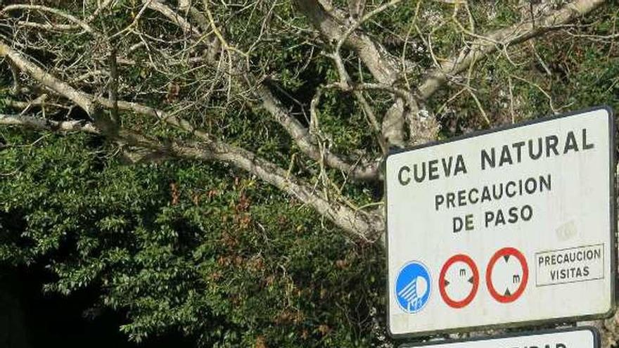 La entrada a la Cuevona de Cueves.