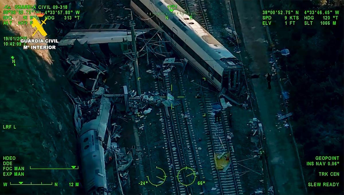 Vista aérea del accidente de trenes cerca de Adamuz (Córdoba) este lunes.