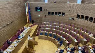 Los diputados de PSPV y Compromís abandonan el hemiciclo entre acusaciones de "fraude" por el uso de los turnos del PP.