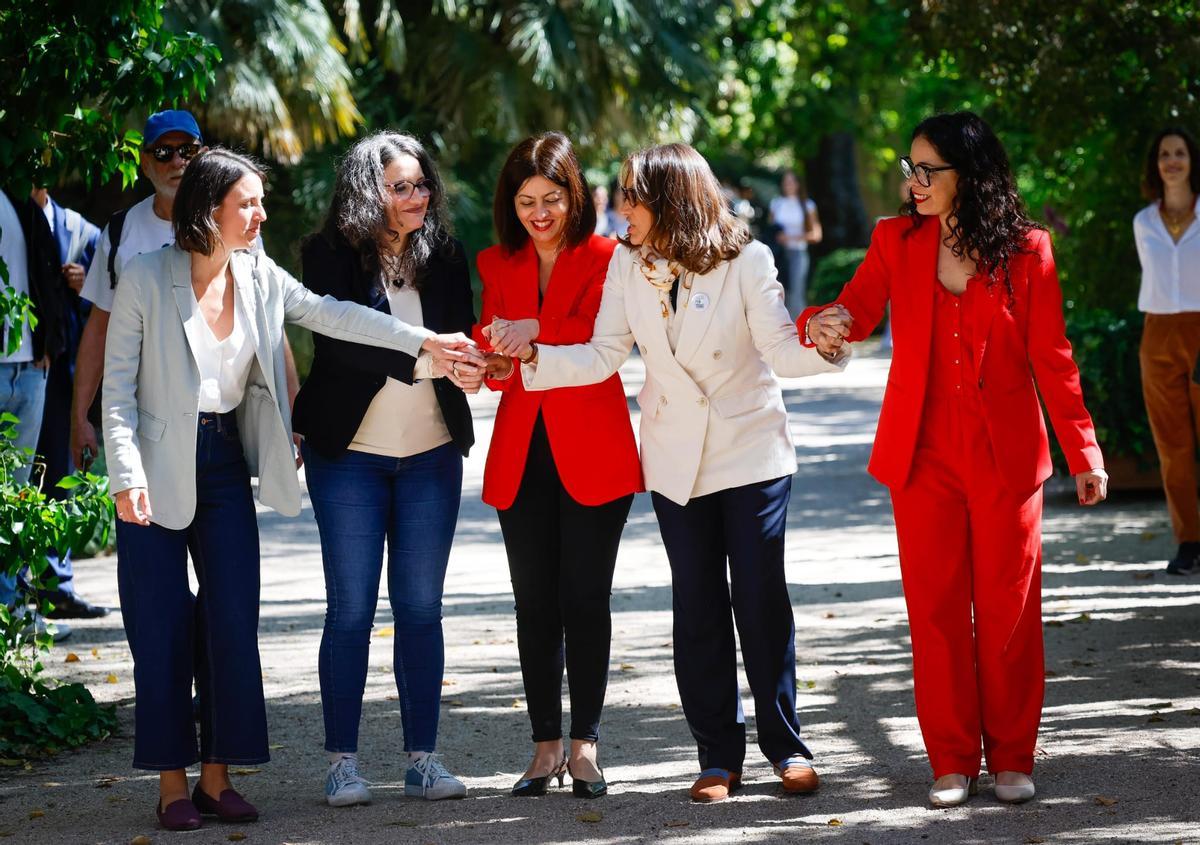 Todas las fotos del acto con Mónica Oltra en el Jardín Botánico de València Todas las fotos del acto con Mónica Oltra en el Jardín Botánico de València