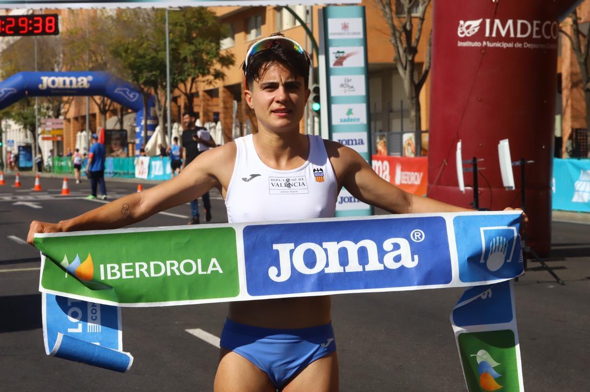 María Pérez, tras proclamarse campeona nacional por quinta vez y batir el récord de España de 20 kilómetros marcha.