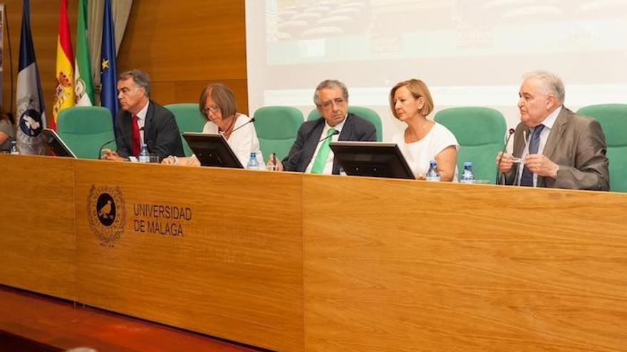 Adelaida de la Calle participó ayer en la inauguración de los cursos de verano de la UMA en Málaga.