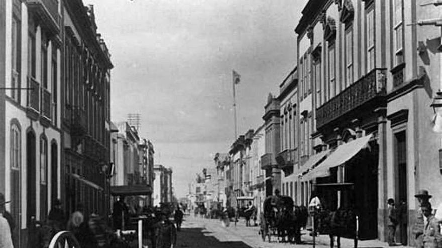 La Calle Mayor de Triana en la década de 1920.