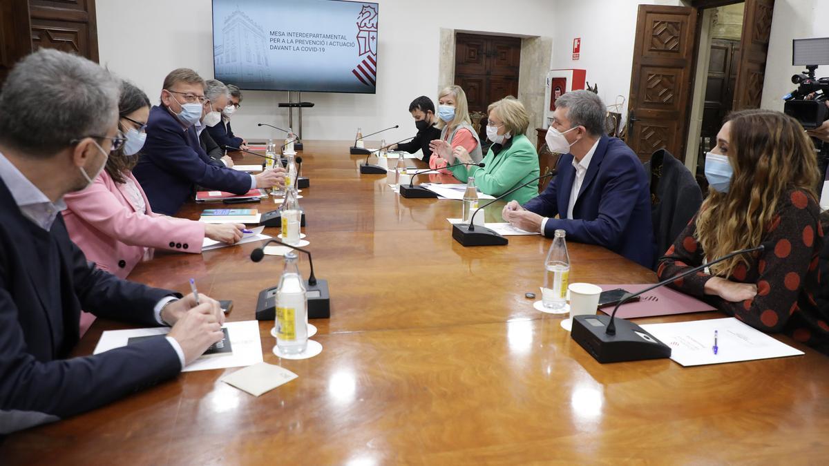 Reunión de los representantes del Consell de la Mesa Interdepartamental contra la covid.