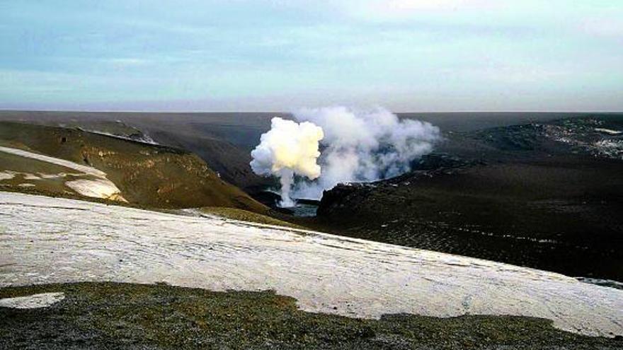 Imagen de las emanaciones del volcán Grimsvötn, en la mañana de ayer.