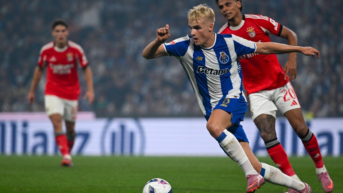Victor Froholdt, durante un partido con el Porto contra el Benfica
