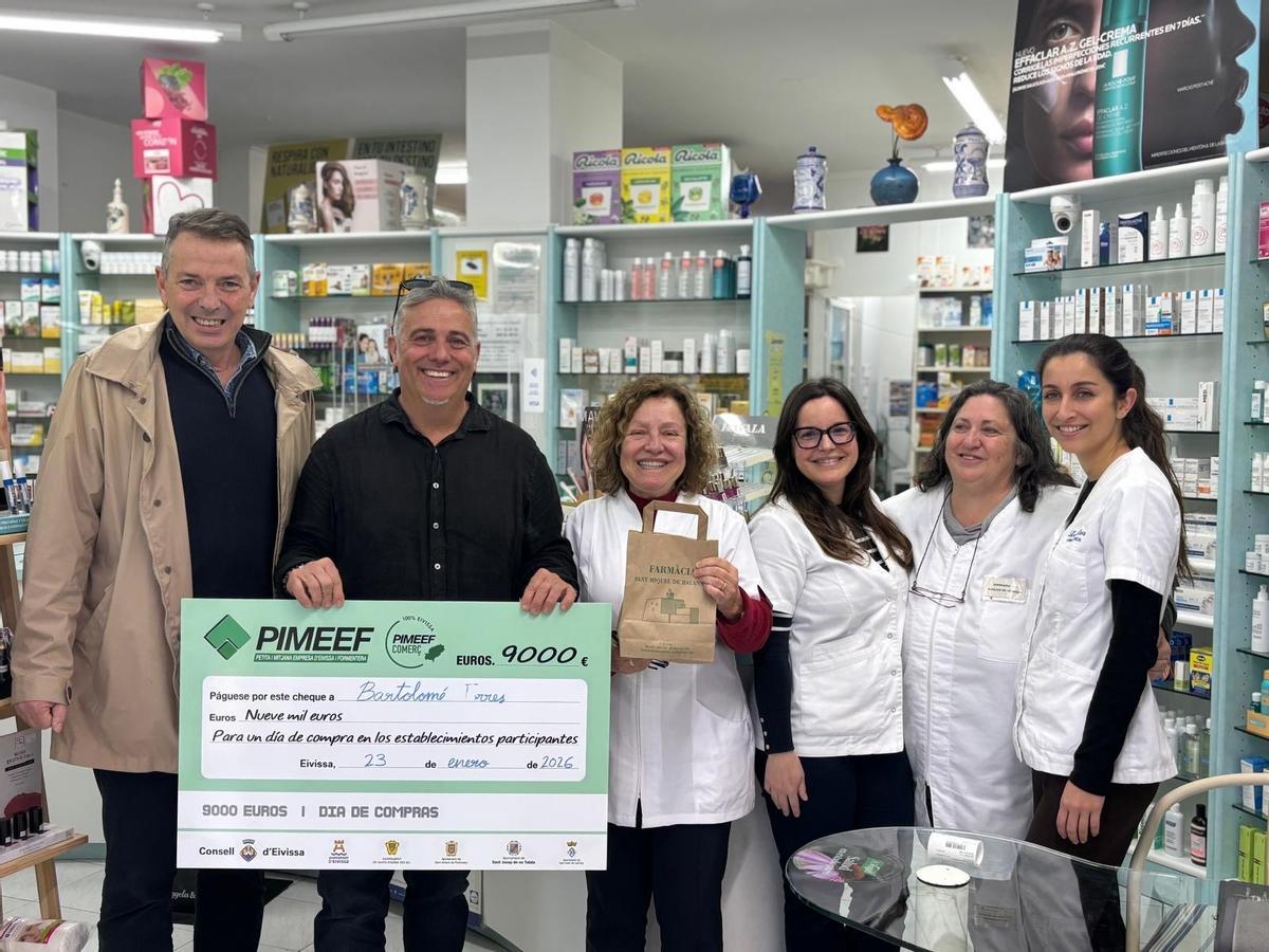 En la farmacia Catalina Juan Torres