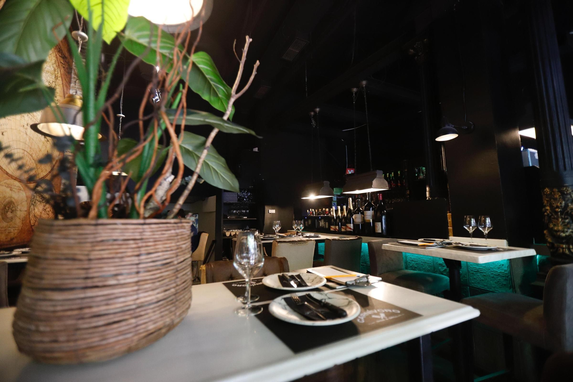 En imagenes | Carnívoro, el restaurante con los mejores huevos rotos de Zaragoza: “Nos hace especiales, más que la carne”