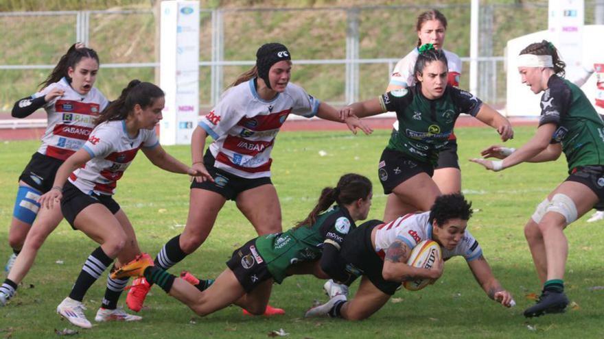 Lance del encuentro entre el CRAT y el Cocos en Elviña.