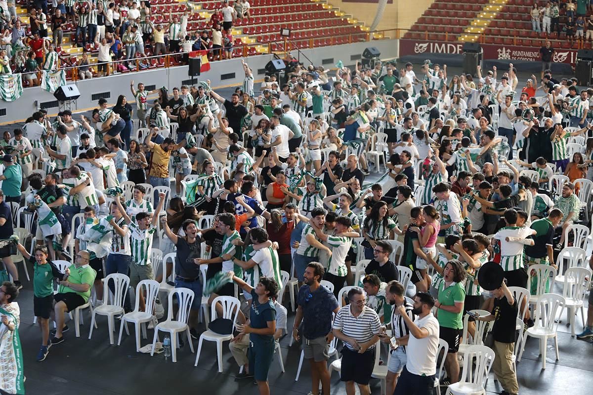 Play off de ascenso | La afición cordobesista en Vista Alegre, en imágenes