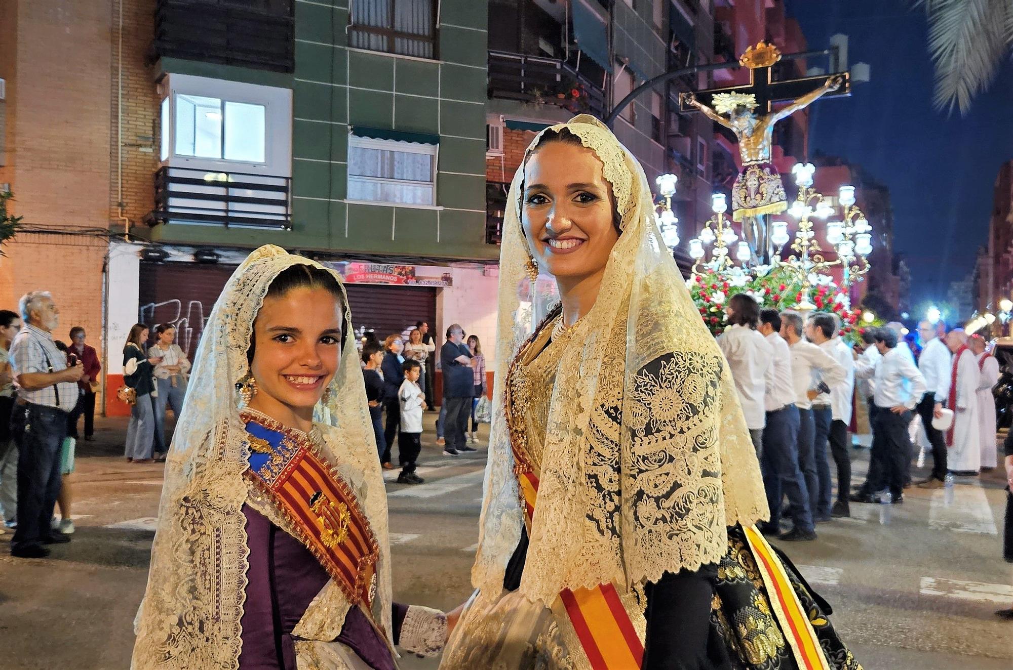 Laura, Paula, las cortes y las fallas de Zaidía acompañan al Cristo de la Fe