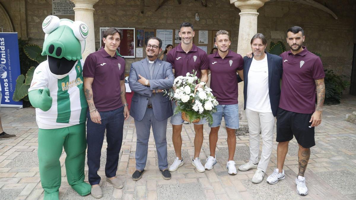 El Córdoba CF cumple con la tradición en la Velá de la Fuensanta antes de visitar al Sabadell