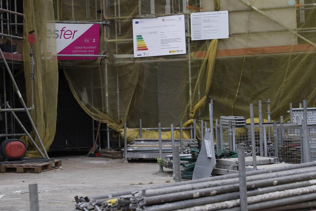 La asamblea vecinal por el conflicto del edificio La Estrella de Gijón, en imágenes La asamblea vecinal por el conflicto del edificio La Estrella de Gijón, en imágenes