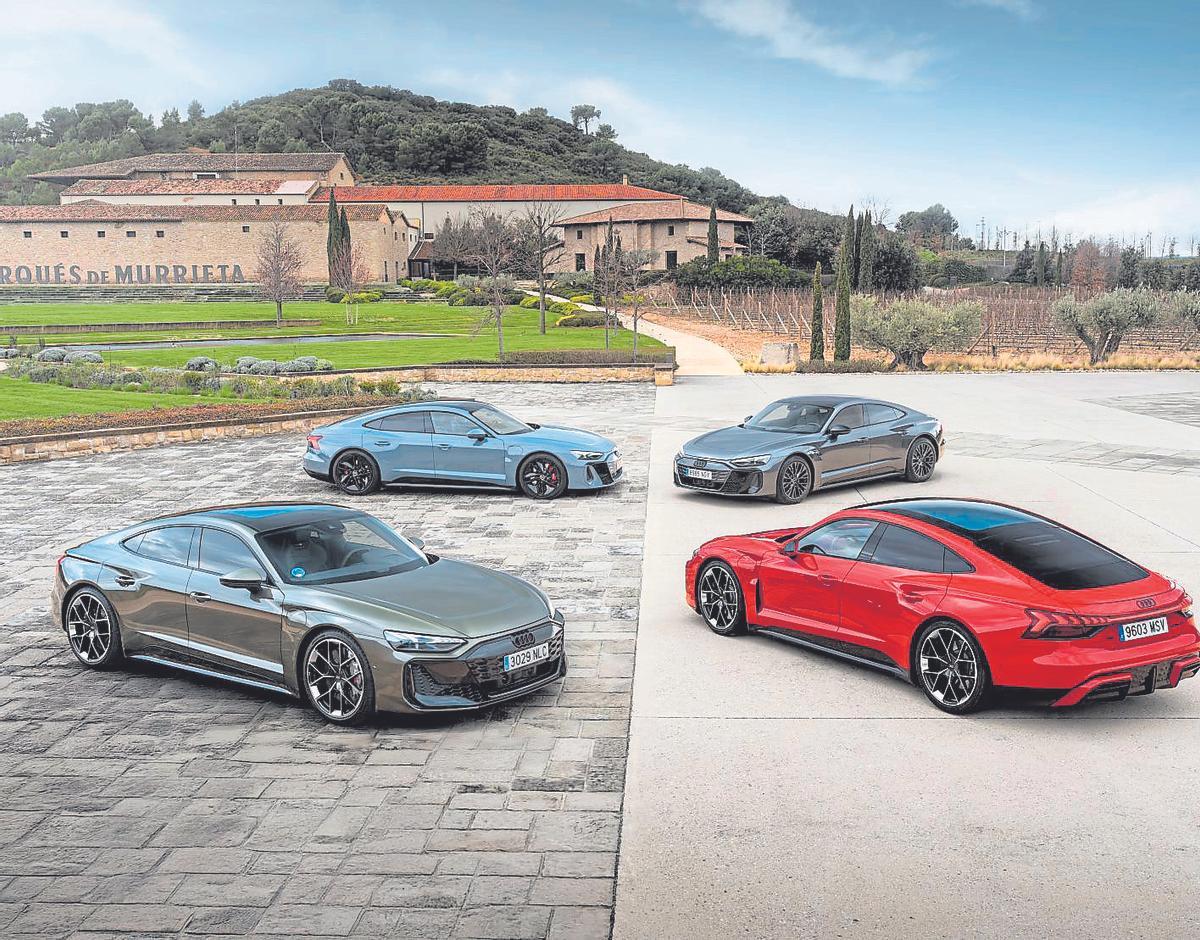 Cuatro audis de distintos colores