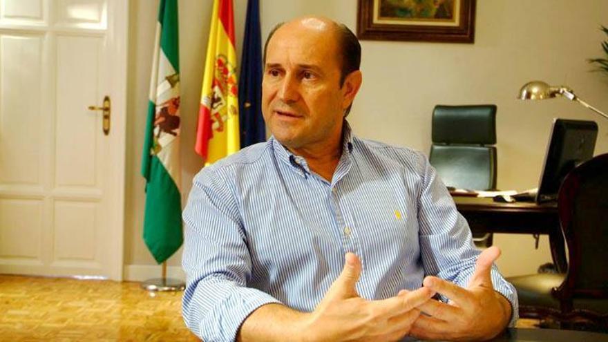 El PP destaca que ofrece a los ciudadanos para las municipales la &quot;estabilidad económica&quot; de los ayuntamientos